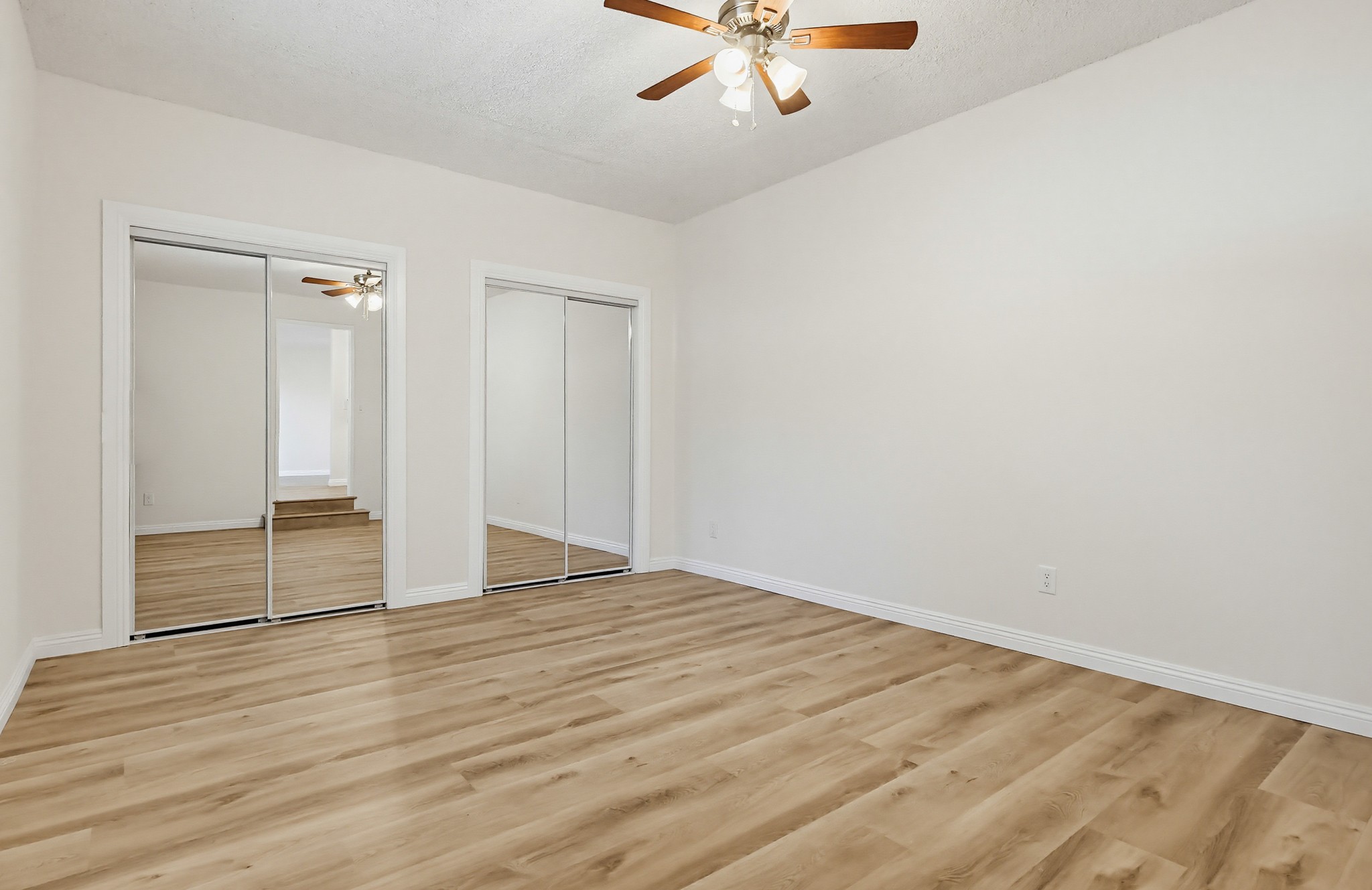 Virtual tour photo 55 of 75 for 537 W Hyde Park Blvd #105
