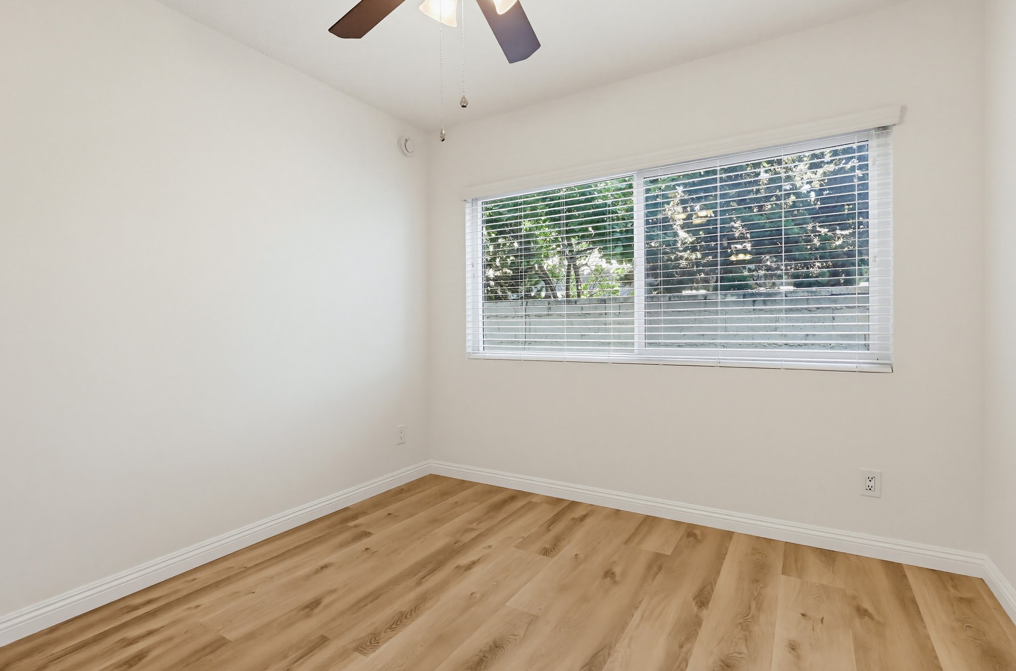 Virtual tour photo 60 of 75 for 537 W Hyde Park Blvd #105