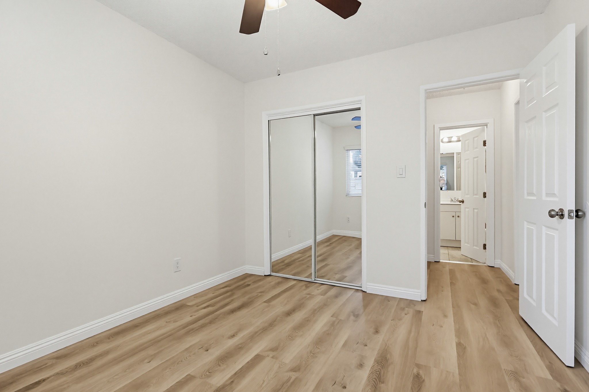 Virtual tour photo 62 of 75 for 537 W Hyde Park Blvd #105