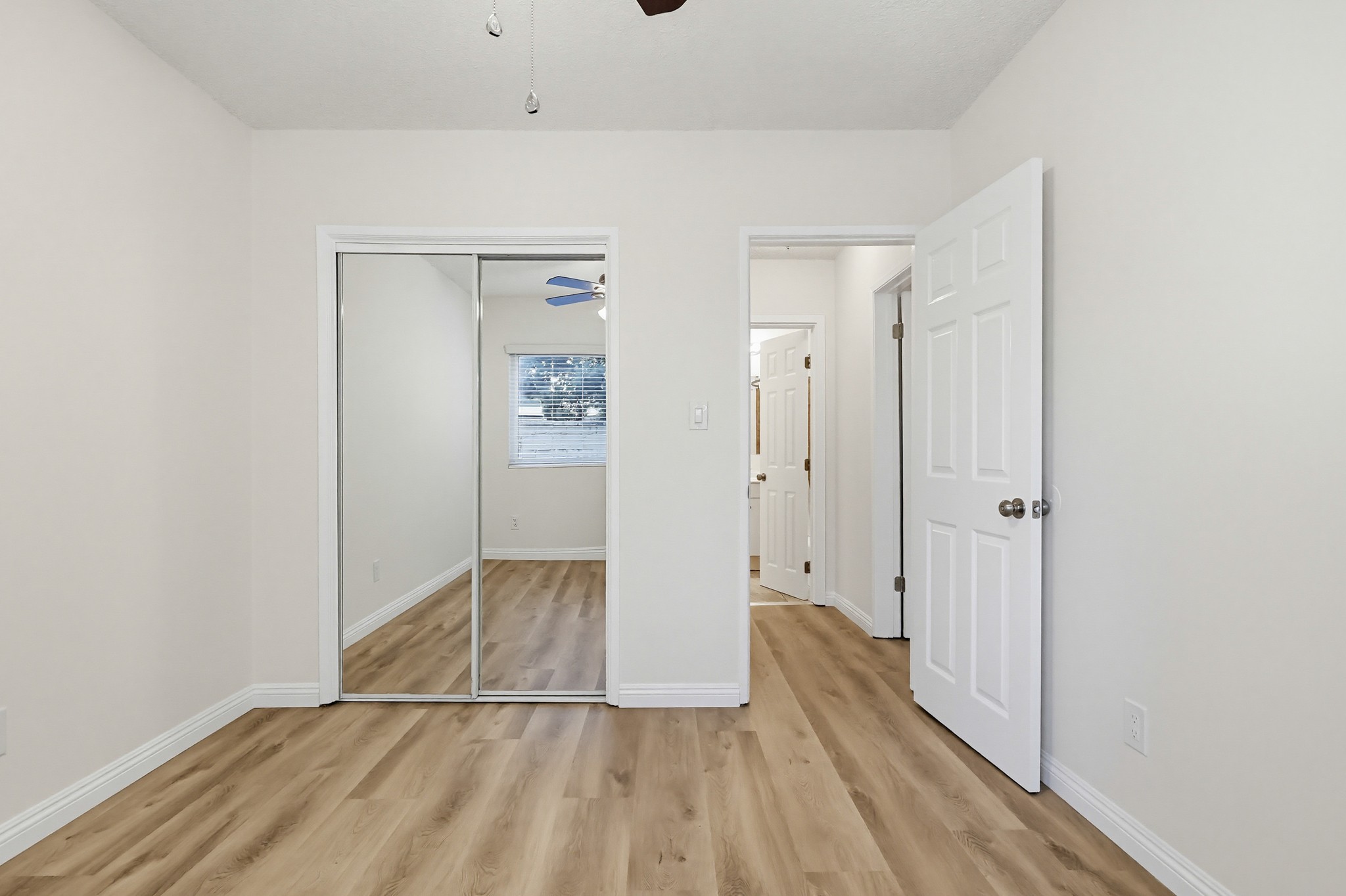 Virtual tour photo 63 of 75 for 537 W Hyde Park Blvd #105