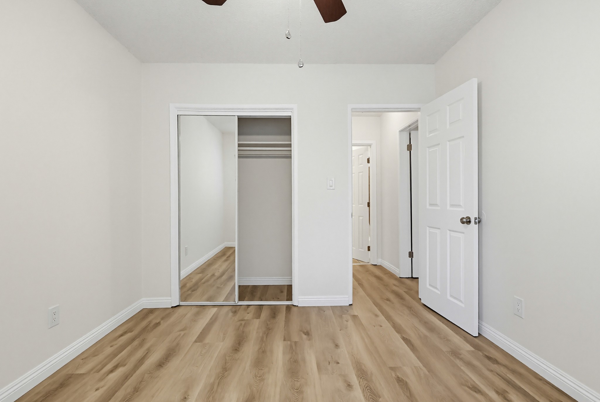 Virtual tour photo 64 of 75 for 537 W Hyde Park Blvd #105
