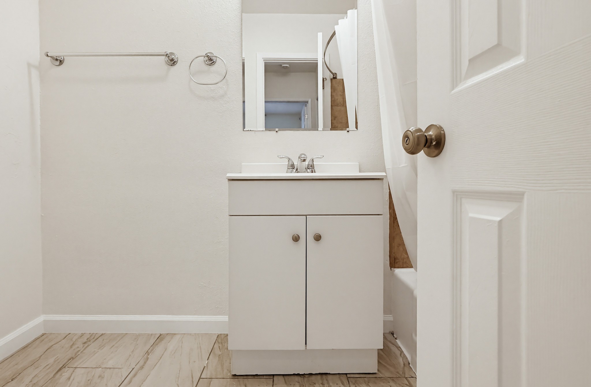 Virtual tour photo 68 of 75 for 537 W Hyde Park Blvd #105
