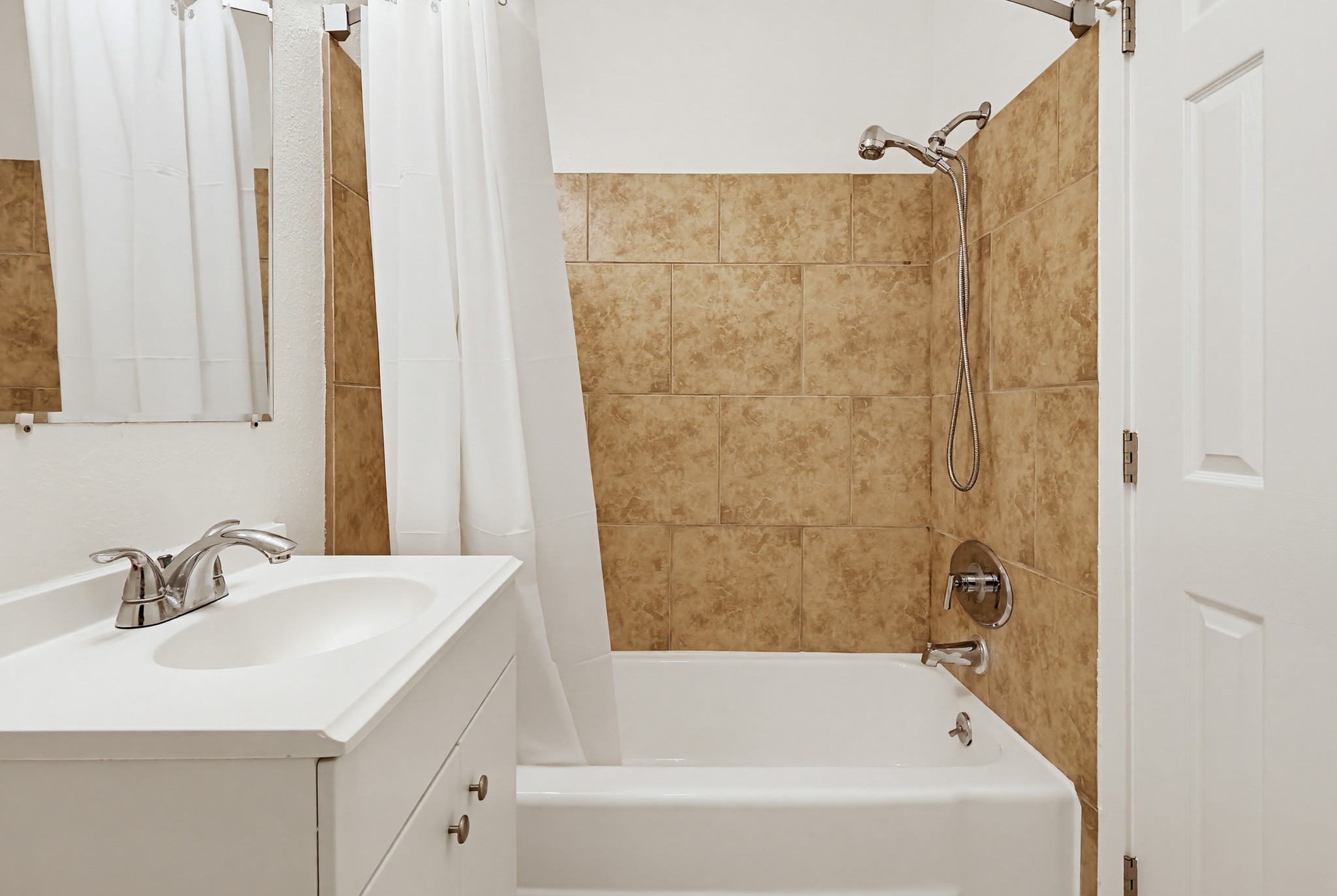 Virtual tour photo 69 of 75 for 537 W Hyde Park Blvd #105