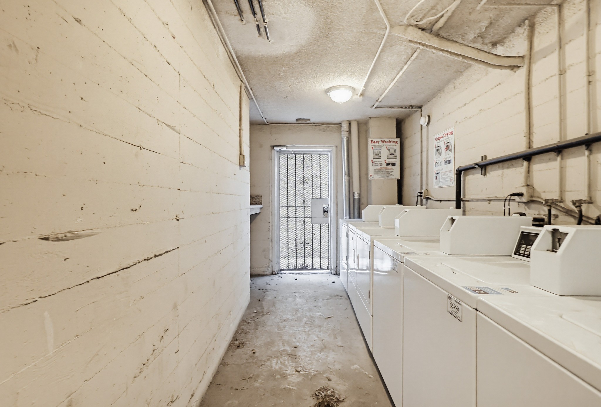Virtual tour photo 72 of 75 for 537 W Hyde Park Blvd #105