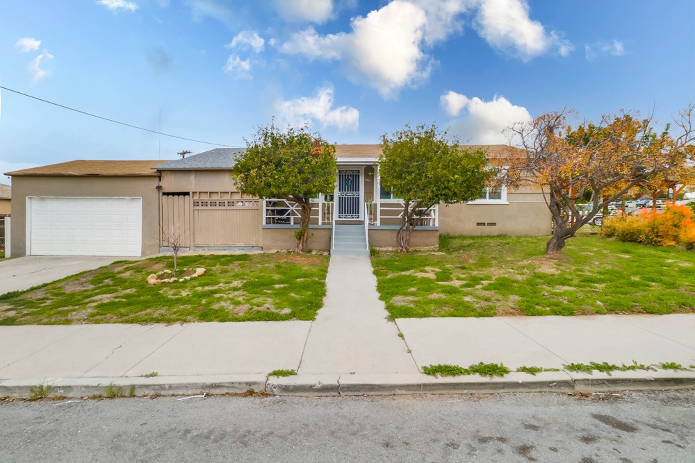 Virtual tour photo 1 of 40 for 5406 Grape St