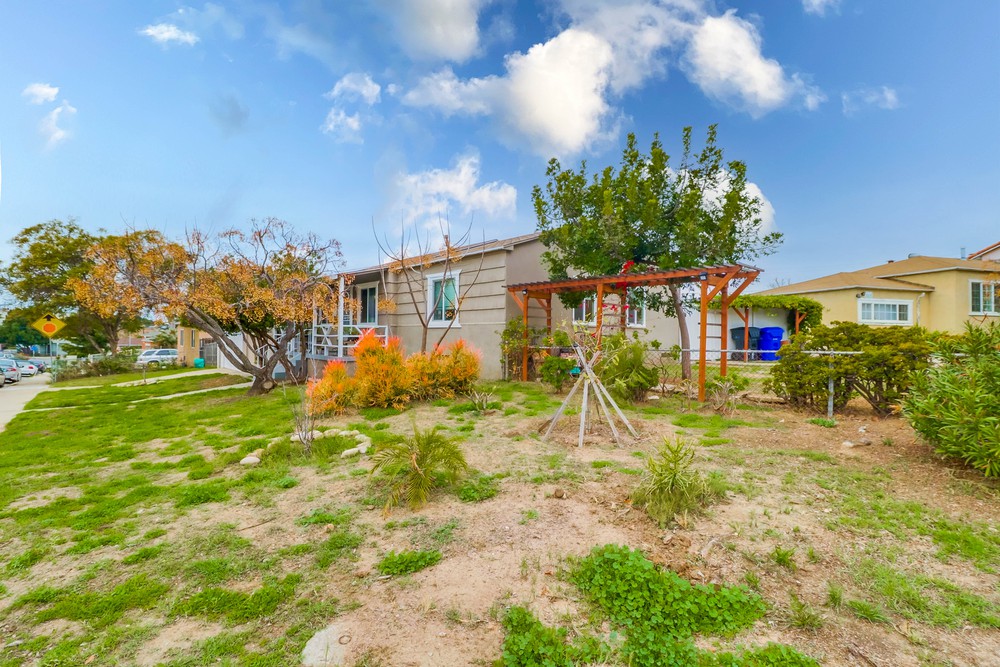 Virtual tour photo 4 of 40 for 5406 Grape St
