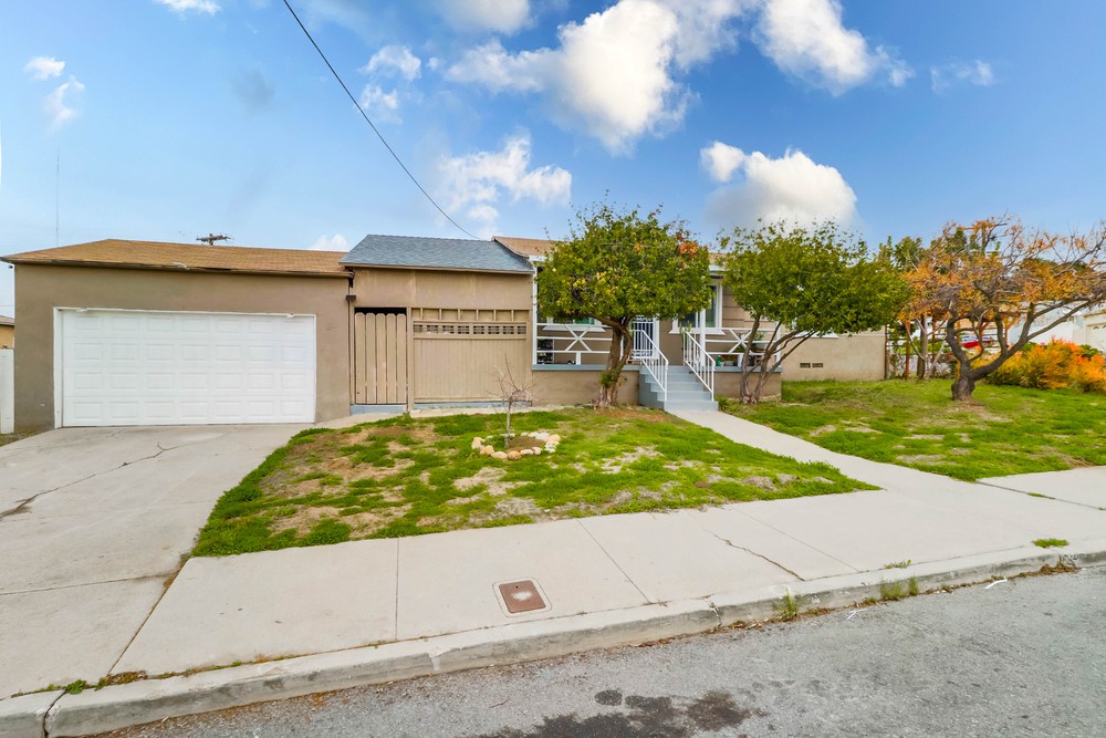 Virtual tour photo 5 of 40 for 5406 Grape St