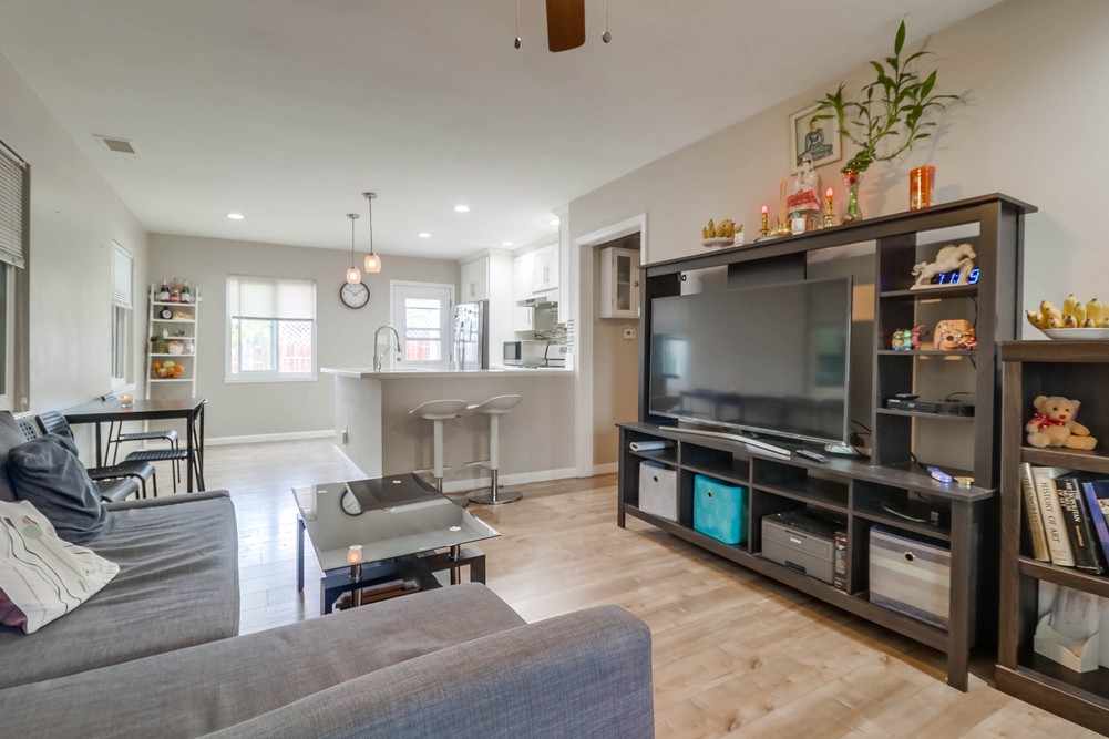 Virtual tour photo 10 of 40 for 5406 Grape St
