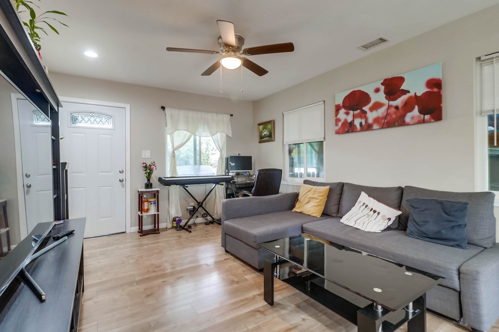 Virtual tour photo 11 of 40 for 5406 Grape St