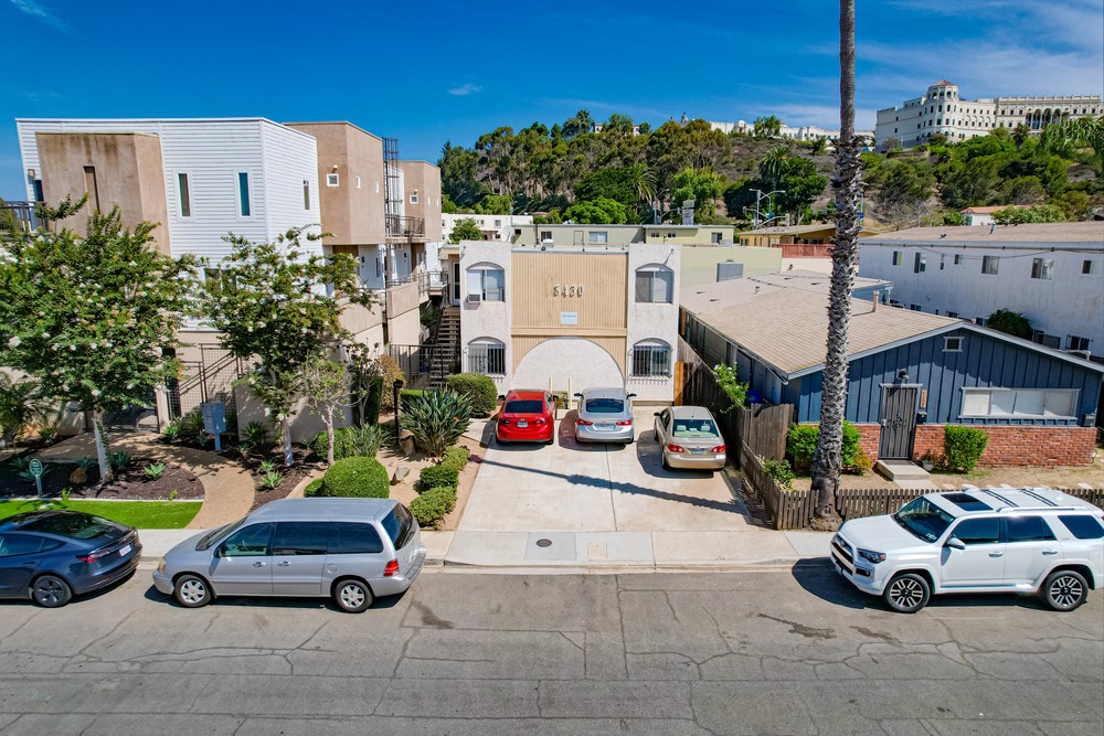 Virtual tour photo 3 of 36 for 5430 Lauretta St