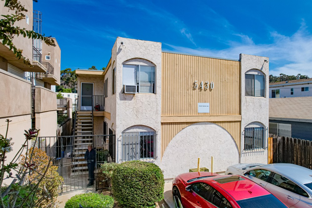 Virtual tour photo 7 of 36 for 5430 Lauretta St