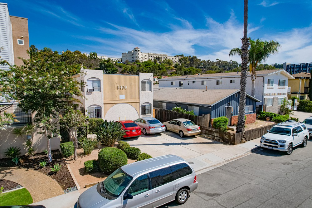 Virtual tour photo 8 of 36 for 5430 Lauretta St