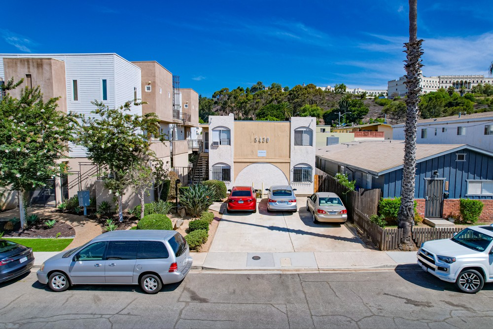 Virtual tour photo 10 of 36 for 5430 Lauretta St