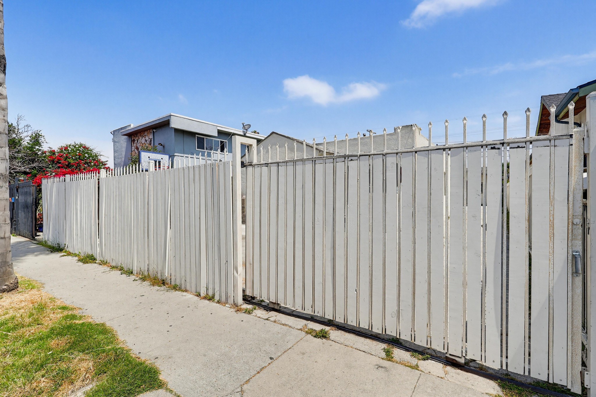 Virtual tour photo 1 of 47 for 5435 Smiley Dr