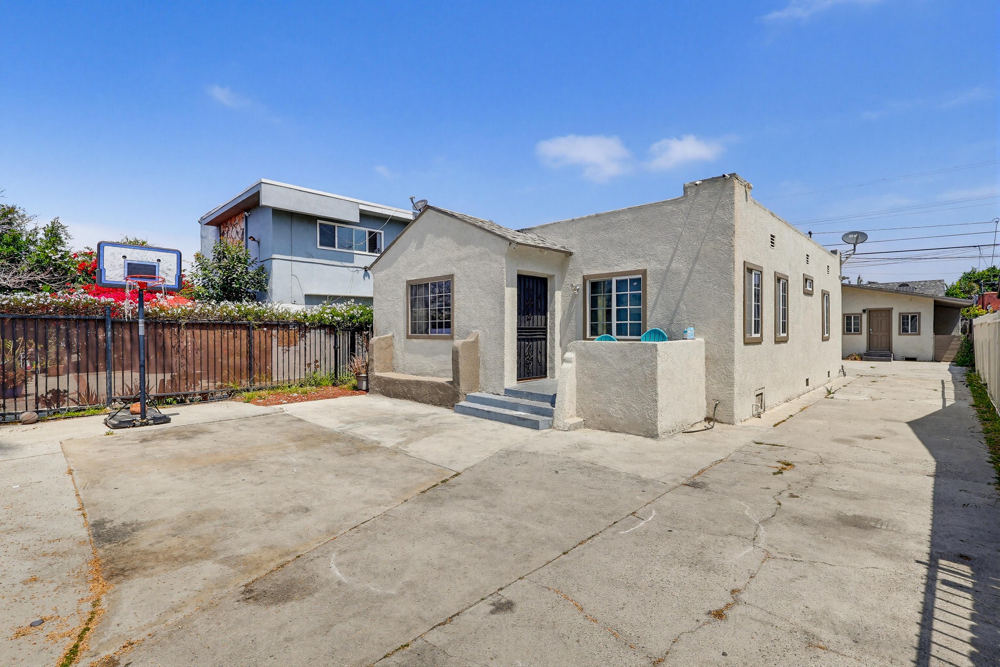 Virtual tour photo 4 of 47 for 5435 Smiley Dr