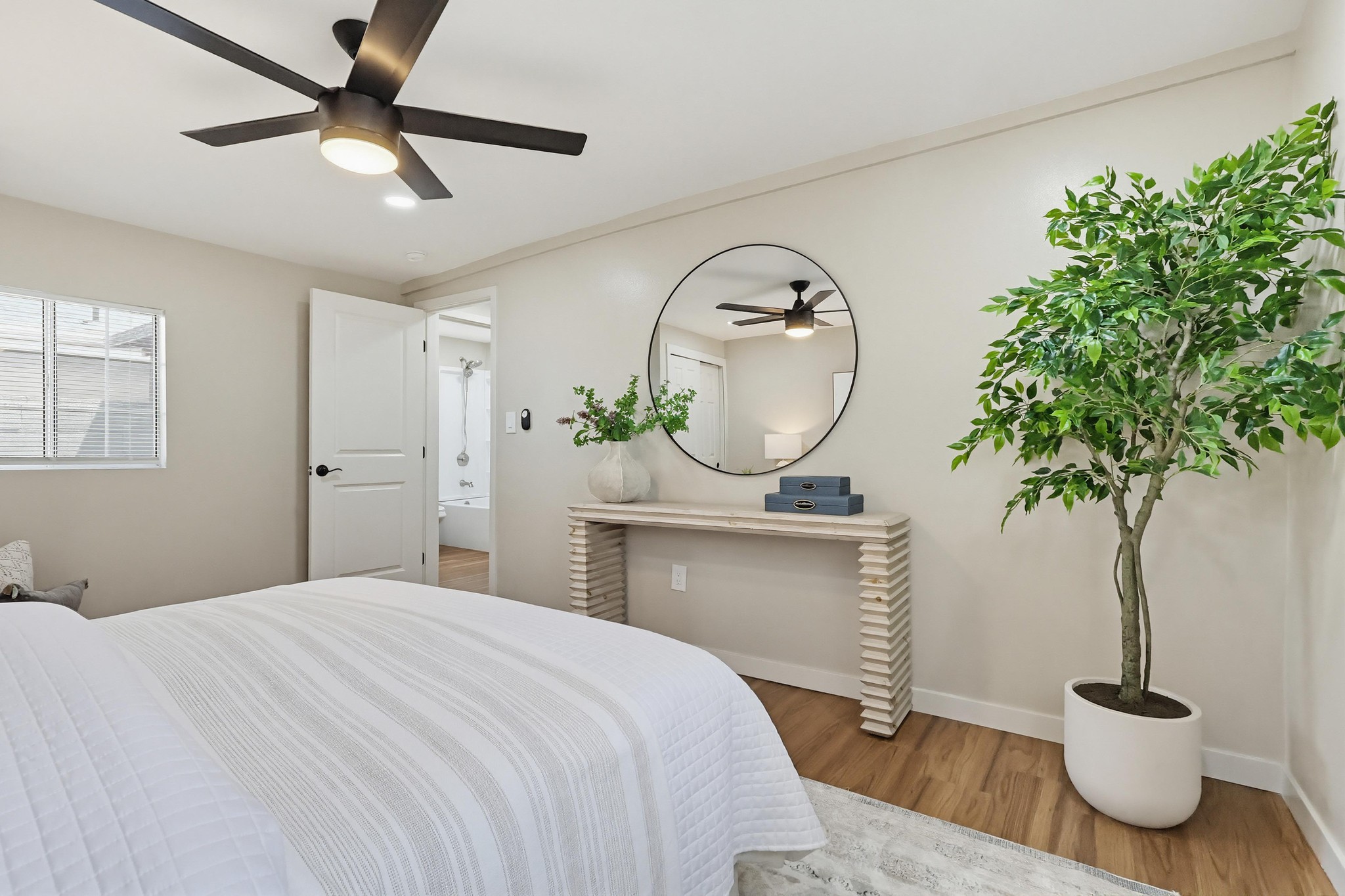 Virtual tour photo 40 of 47 for 5435 Smiley Dr