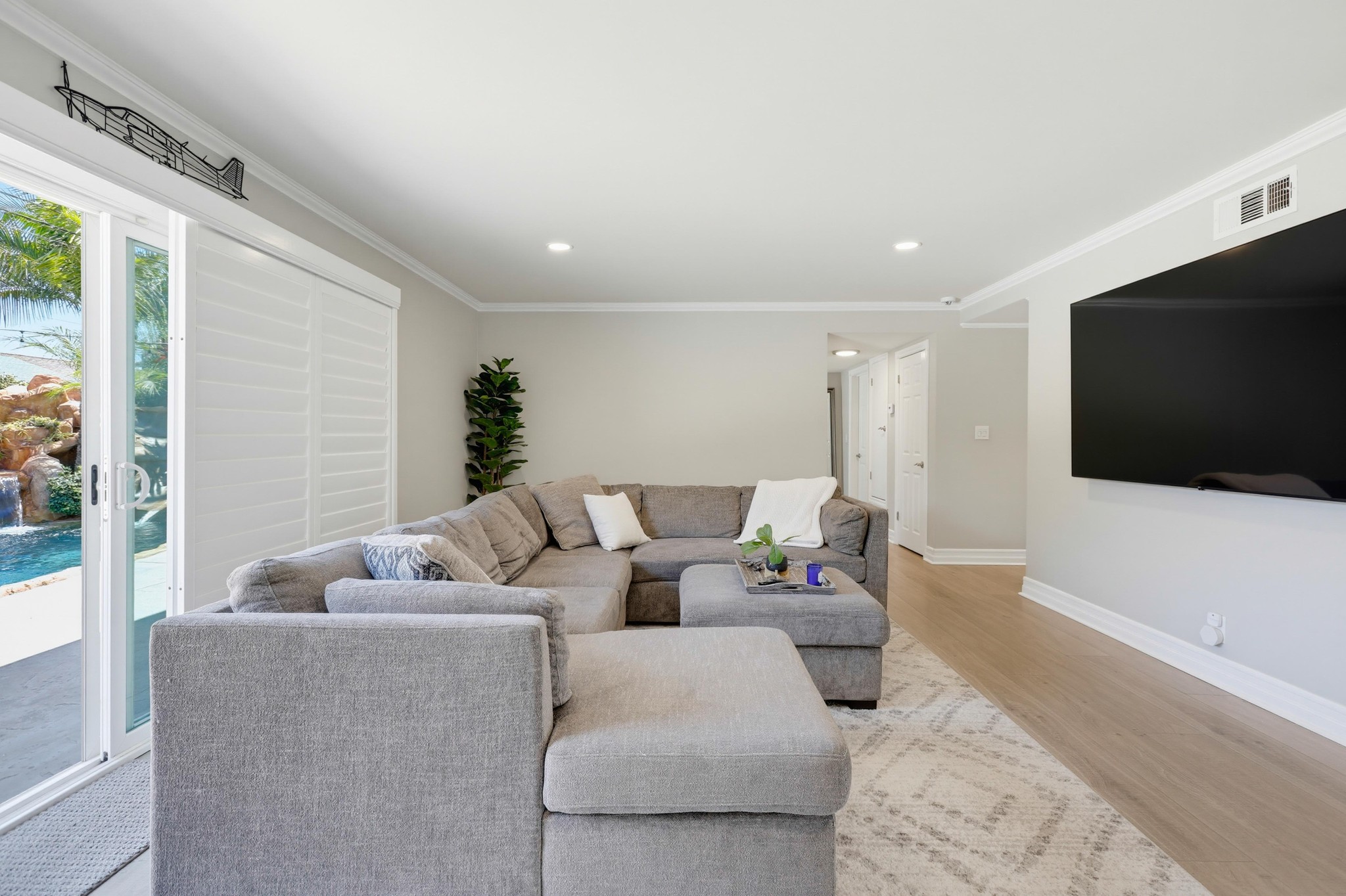 Virtual tour photo 20 of 92 for 5482 Park Ave