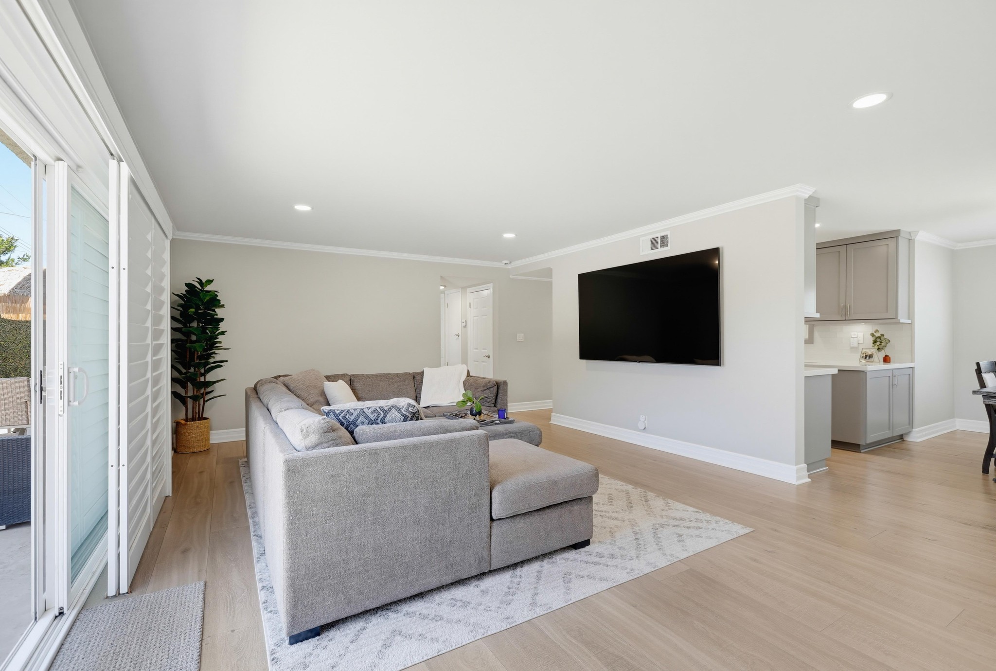Virtual tour photo 21 of 92 for 5482 Park Ave