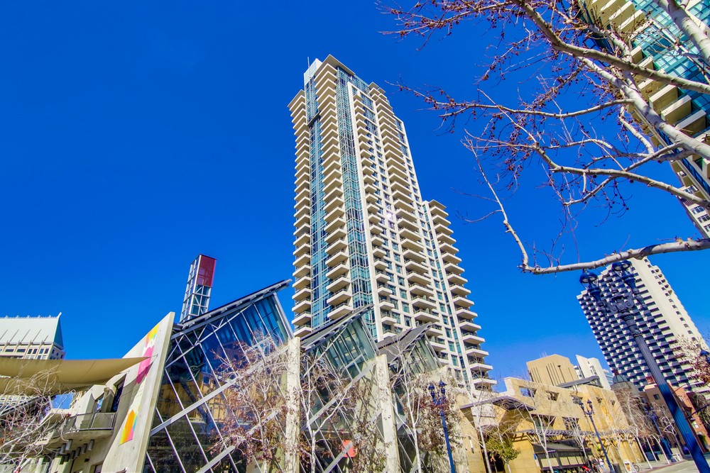 Virtual tour photo 3 of 63 for 550 Front St #2203