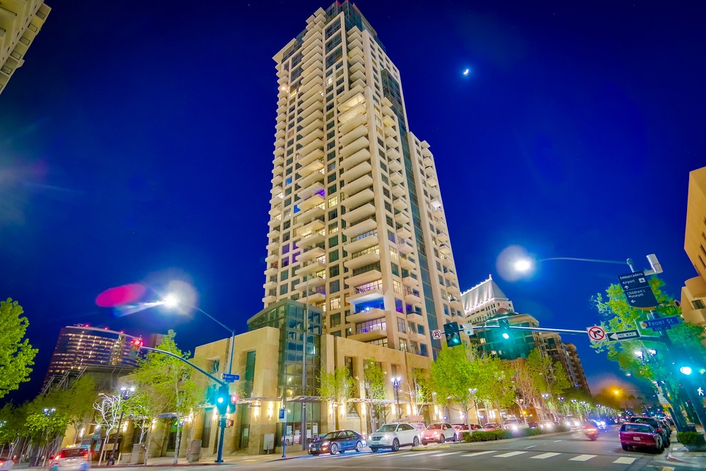 Virtual tour photo 3 of 115 for 550 Front St #2801