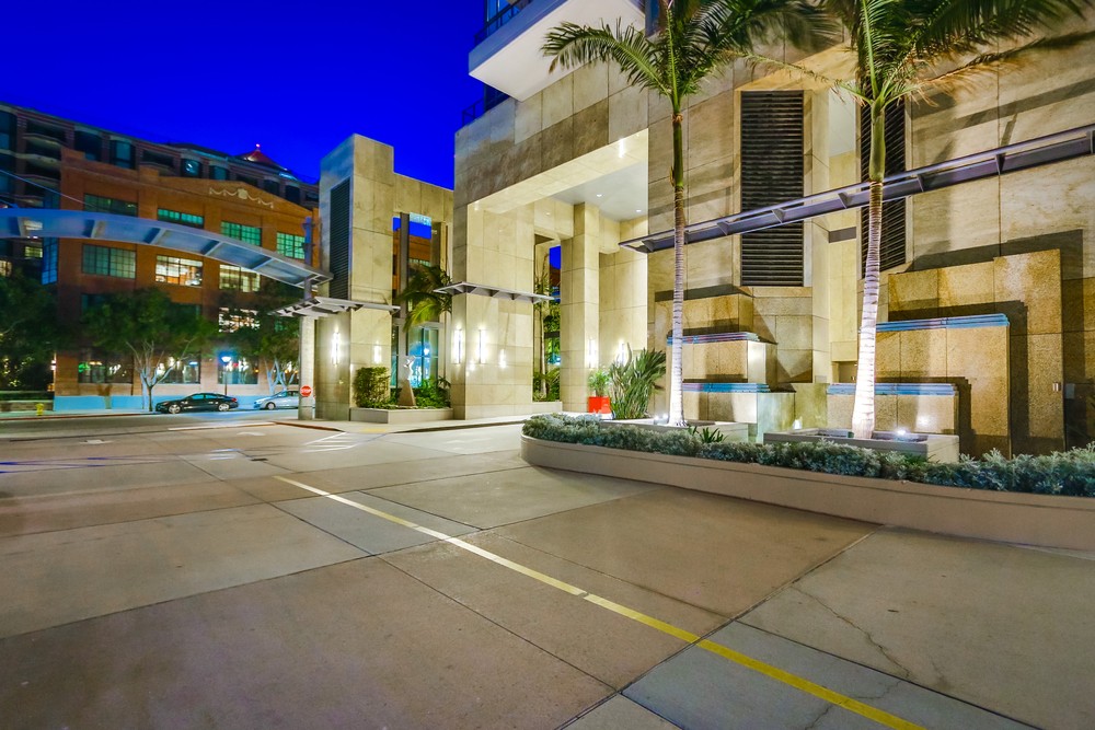 Virtual tour photo 8 of 115 for 550 Front St #2801