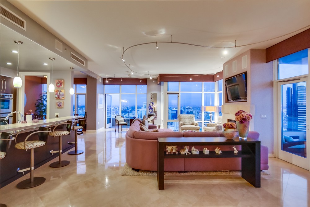 Virtual tour photo 32 of 115 for 550 Front St #2801