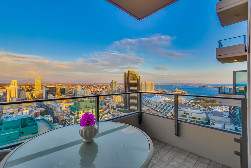 Virtual tour photo 86 of 115 for 550 Front St #2801