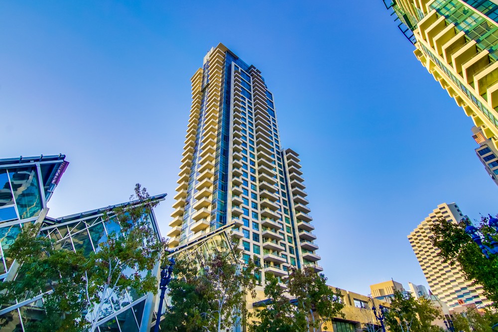 Virtual tour photo 1 of 56 for 550 Front St #2903