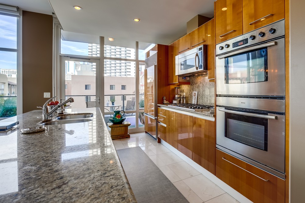 Virtual tour photo 18 of 56 for 550 Front St #305