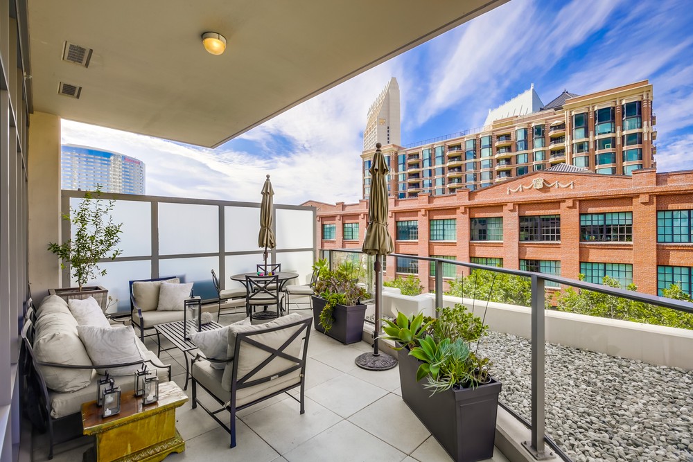 Virtual tour photo 25 of 56 for 550 Front St #305