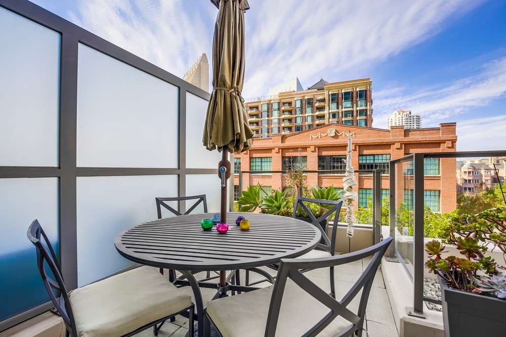 Virtual tour photo 26 of 56 for 550 Front St #305