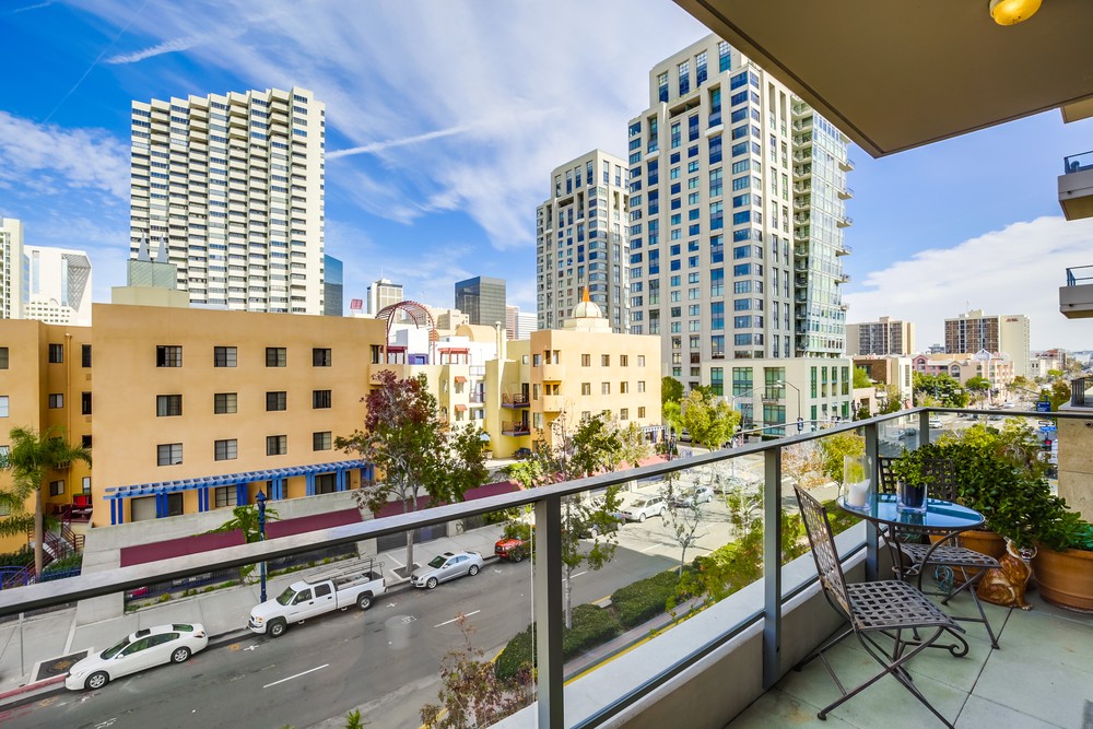 Virtual tour photo 33 of 56 for 550 Front St #305