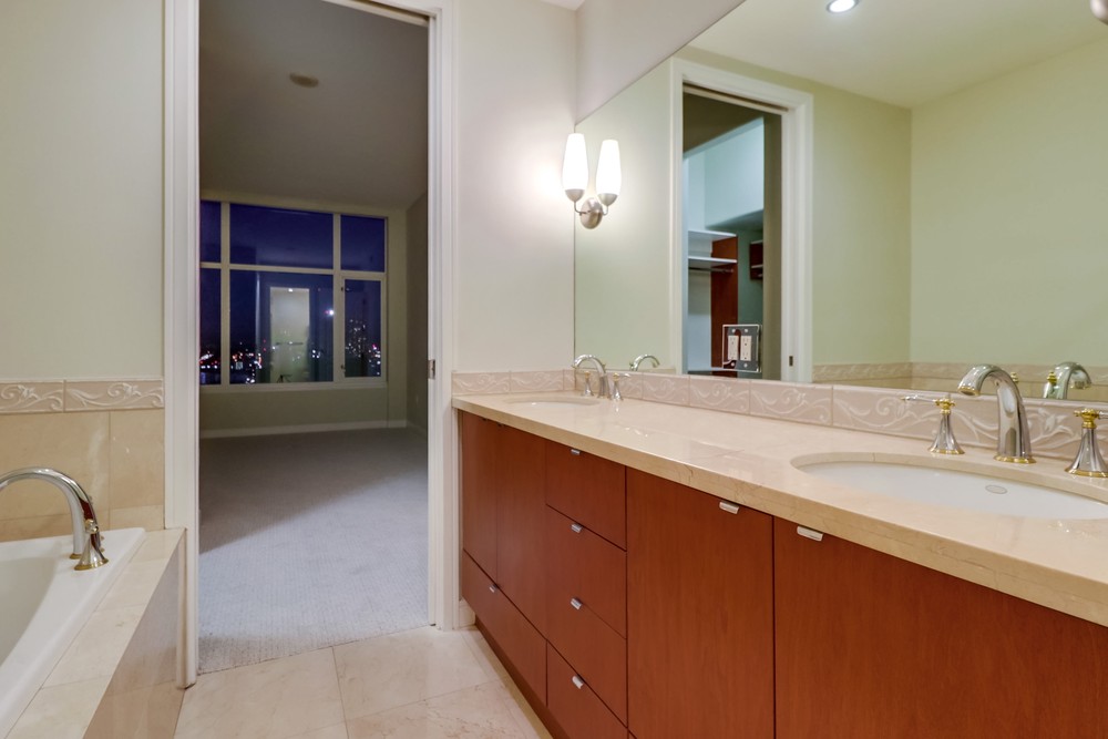 Virtual tour photo 34 of 75 for 550 Front St Unit 2402