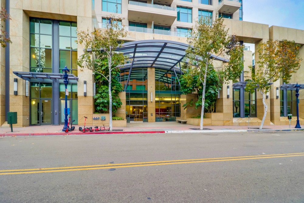 Virtual tour photo 63 of 75 for 550 Front St Unit 2402