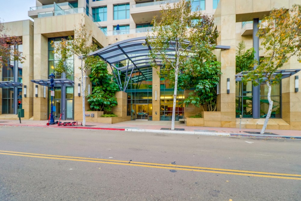 Virtual tour photo 64 of 75 for 550 Front St Unit 2402