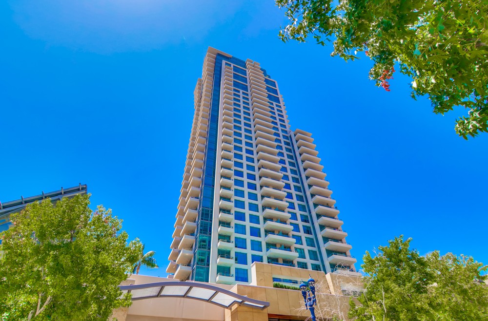 Virtual tour photo 1 of 63 for 550 Front St Unit 807