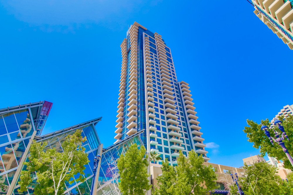 Virtual tour photo 4 of 63 for 550 Front St Unit 807