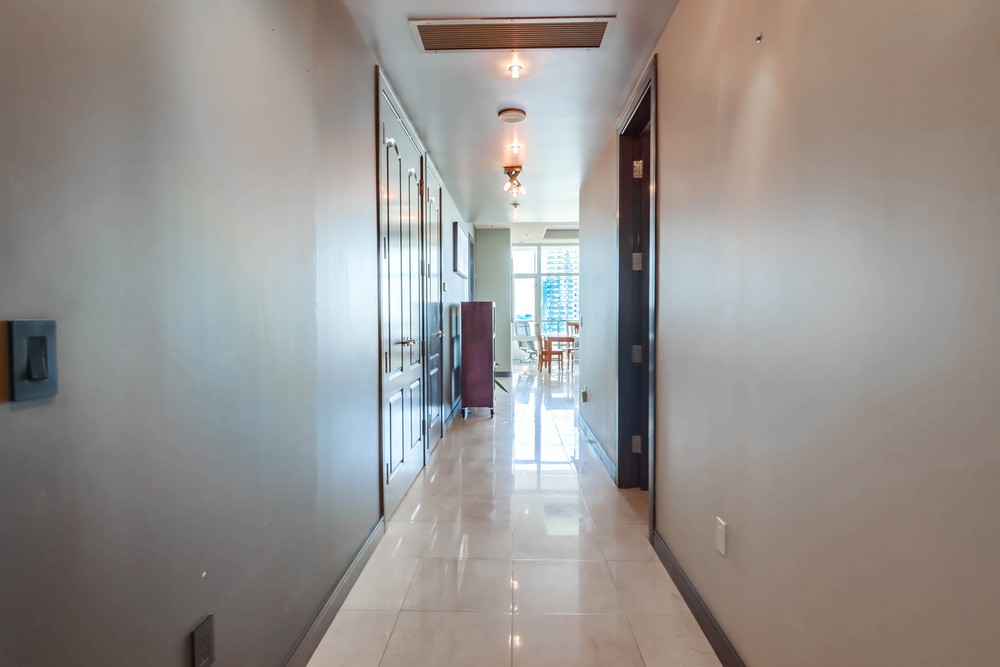 Virtual tour photo 4 of 52 for 550 Front St Unit 908