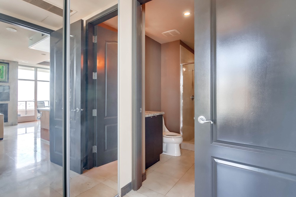 Virtual tour photo 51 of 52 for 550 Front St Unit 908