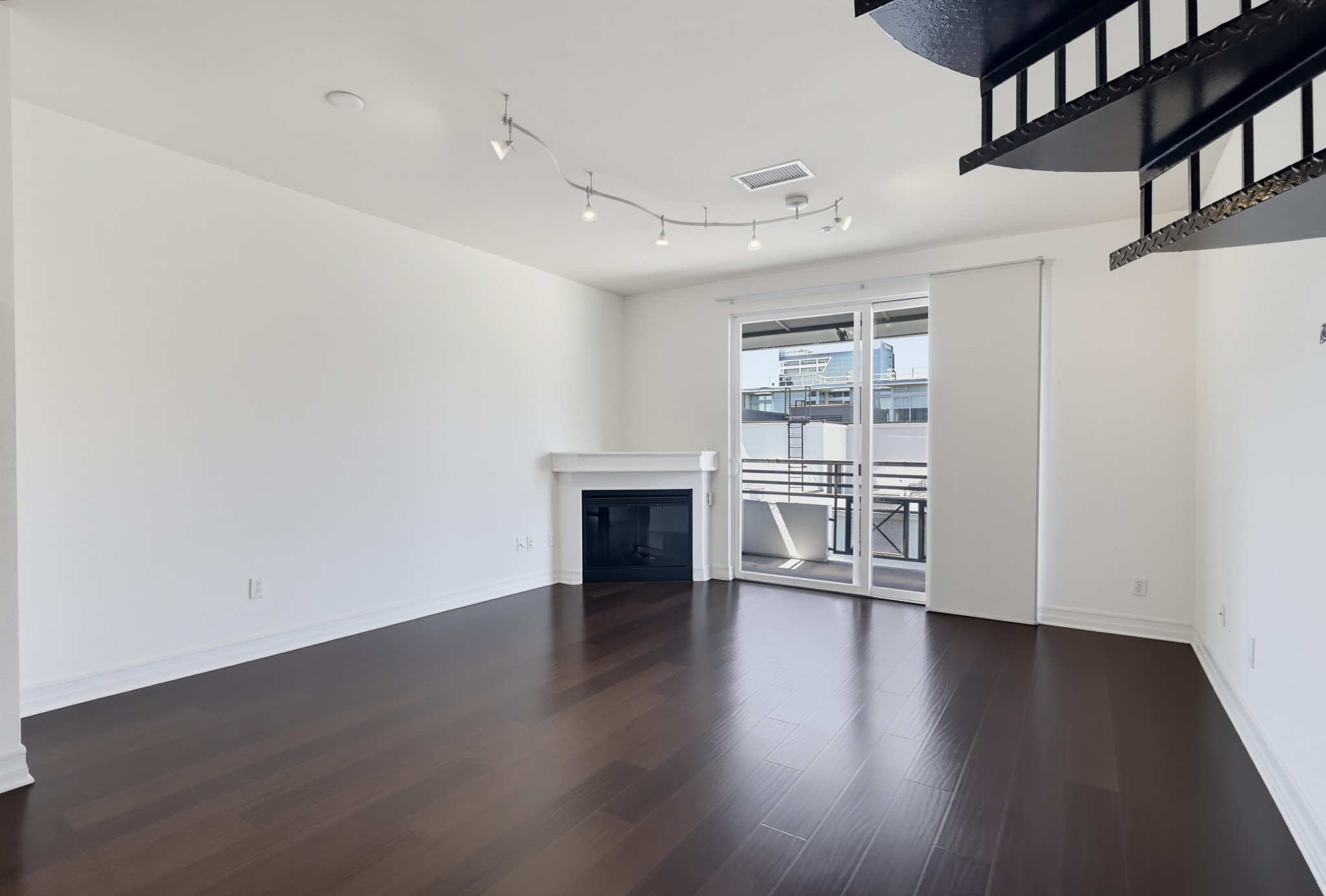 Virtual tour photo 9 of 48 for 550 Park Blvd