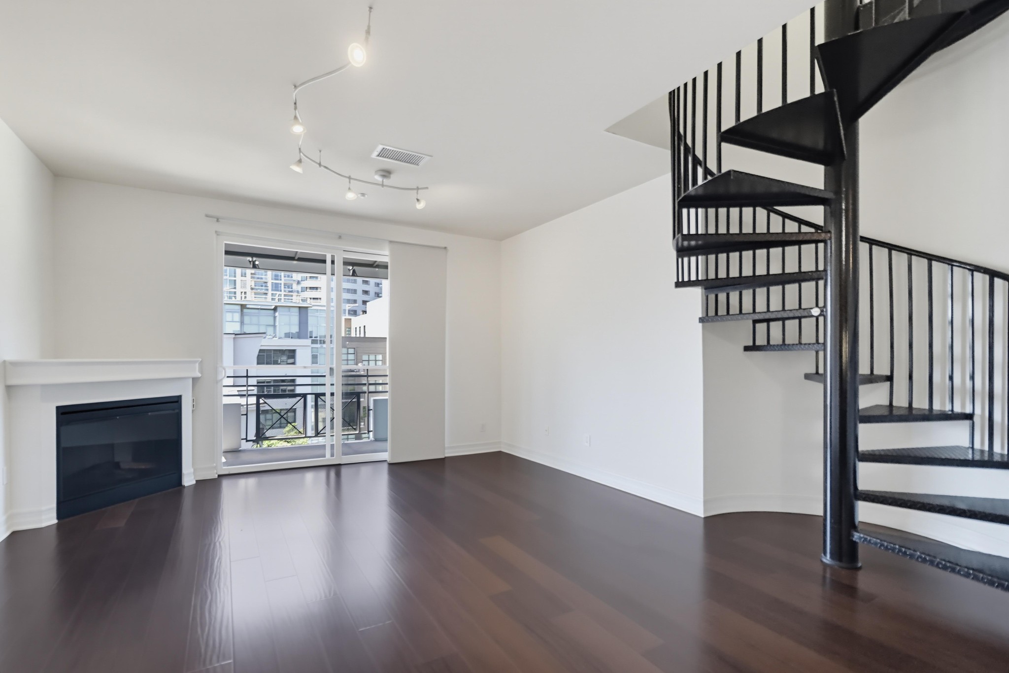 Virtual tour photo 13 of 48 for 550 Park Blvd