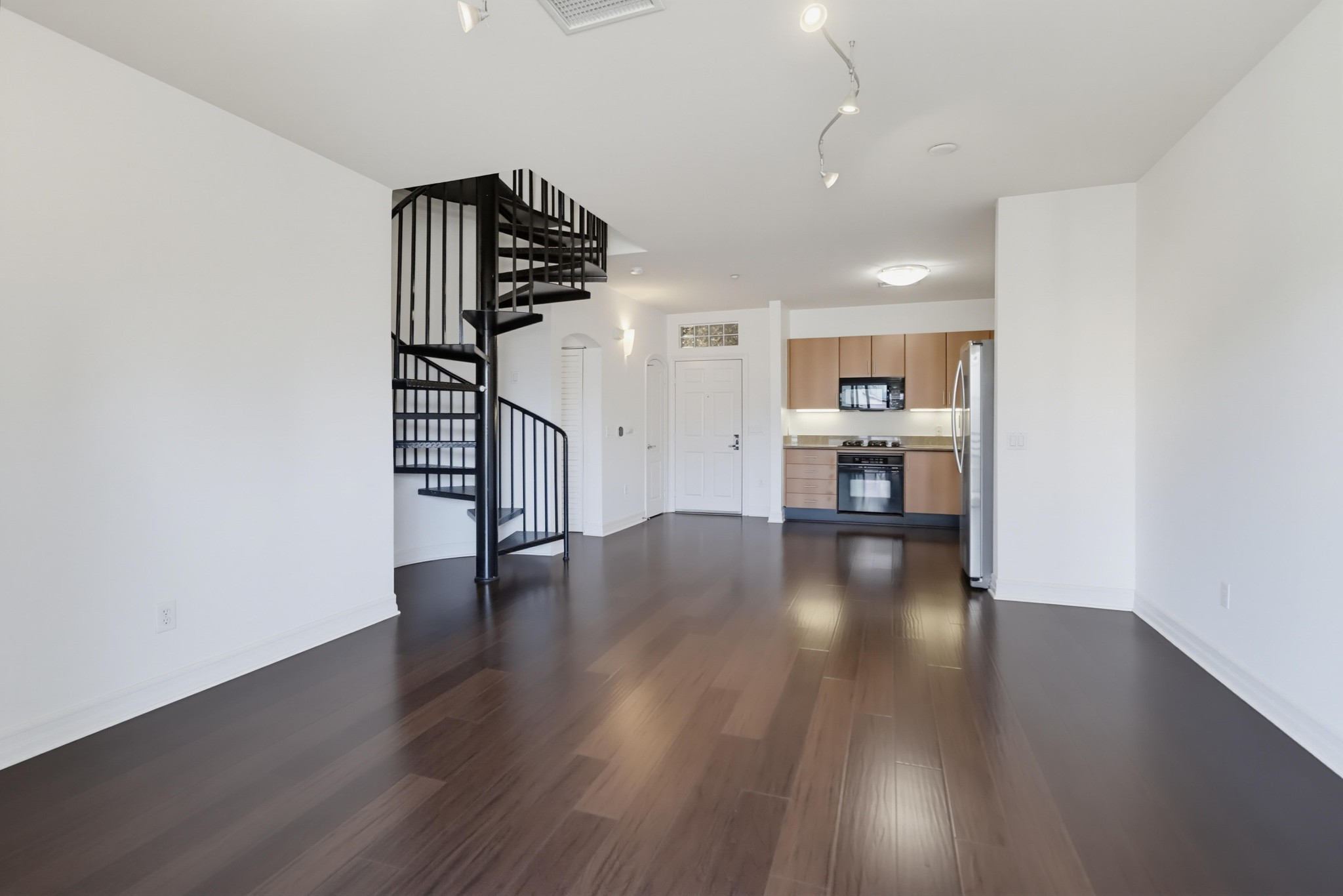 Virtual tour photo 16 of 48 for 550 Park Blvd
