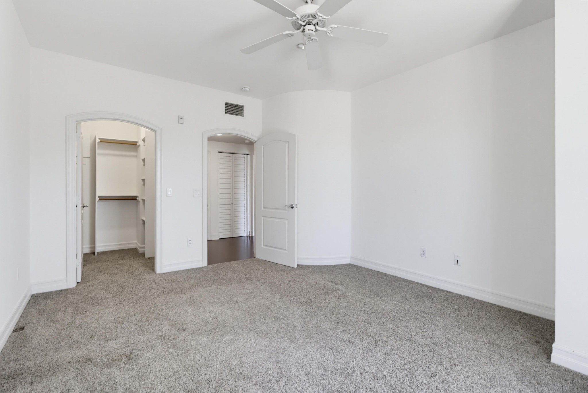 Virtual tour photo 26 of 48 for 550 Park Blvd
