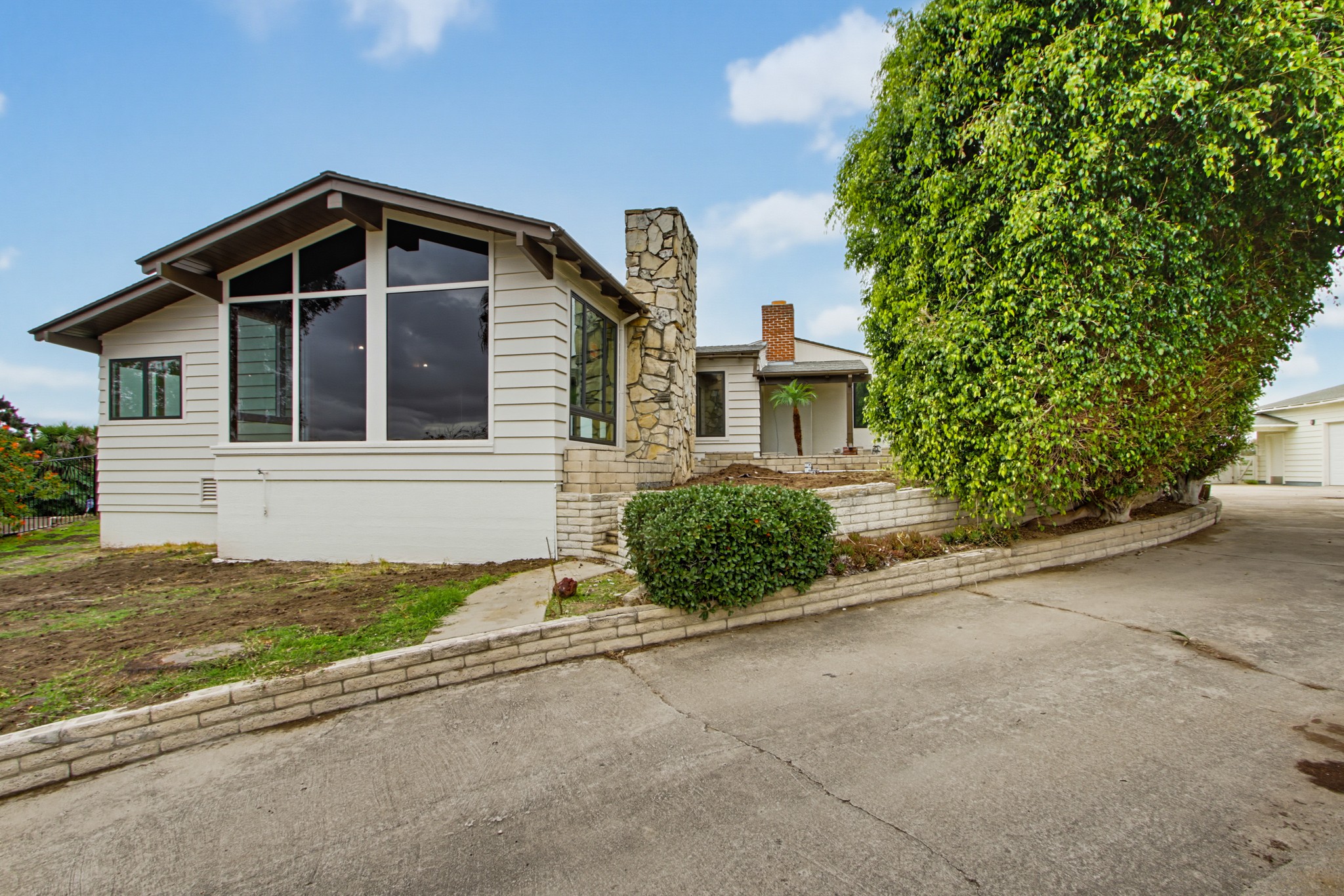 Virtual tour photo 3 of 73 for 551 Crouch St