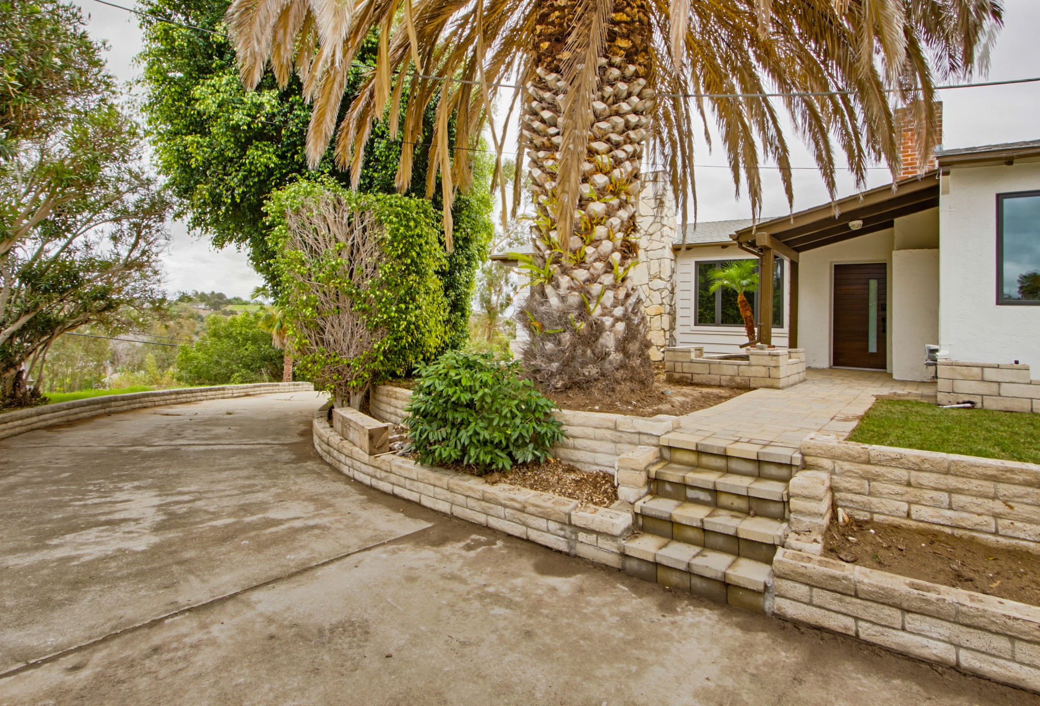Virtual tour photo 4 of 73 for 551 Crouch St