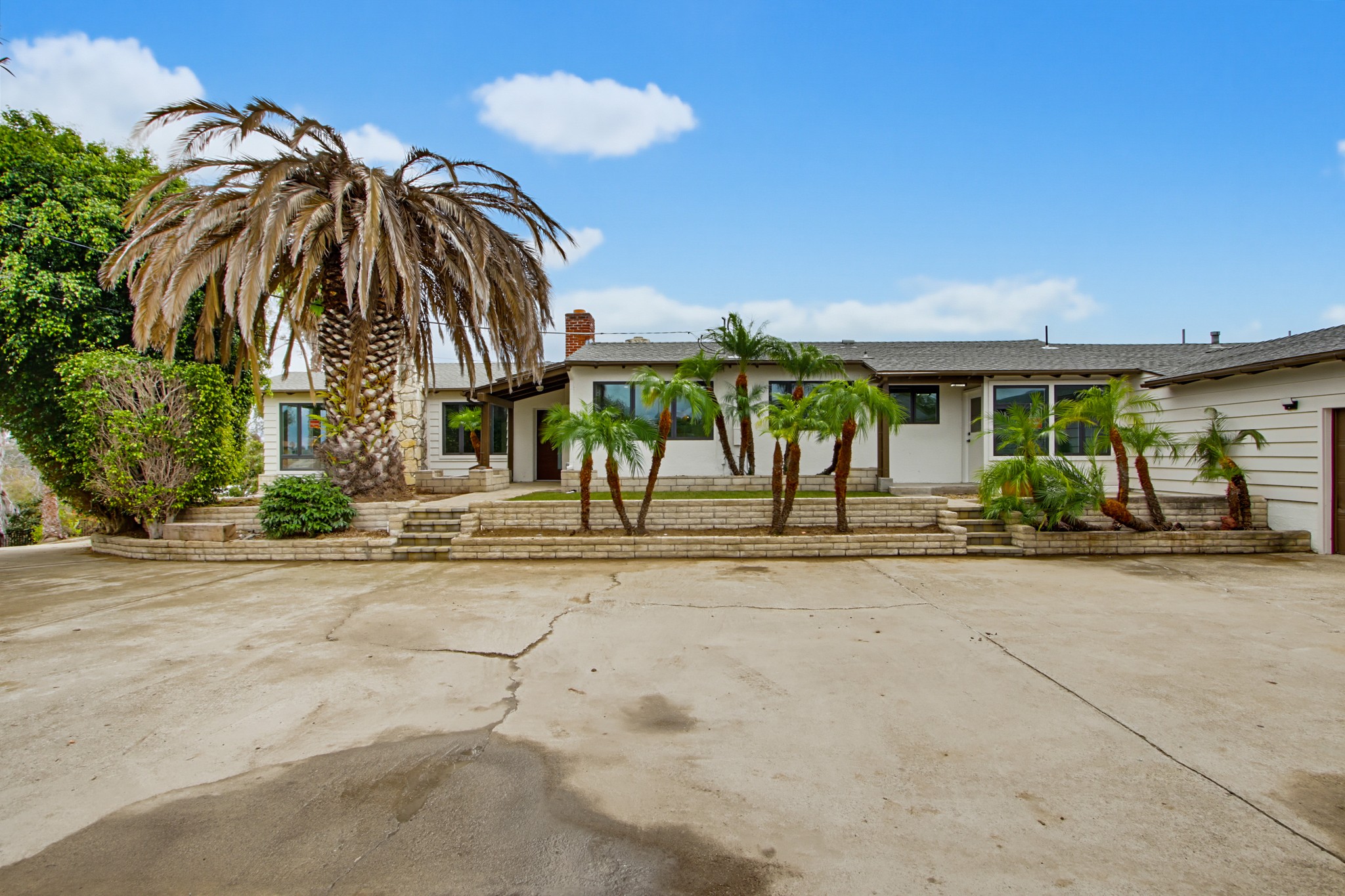 Virtual tour photo 5 of 73 for 551 Crouch St