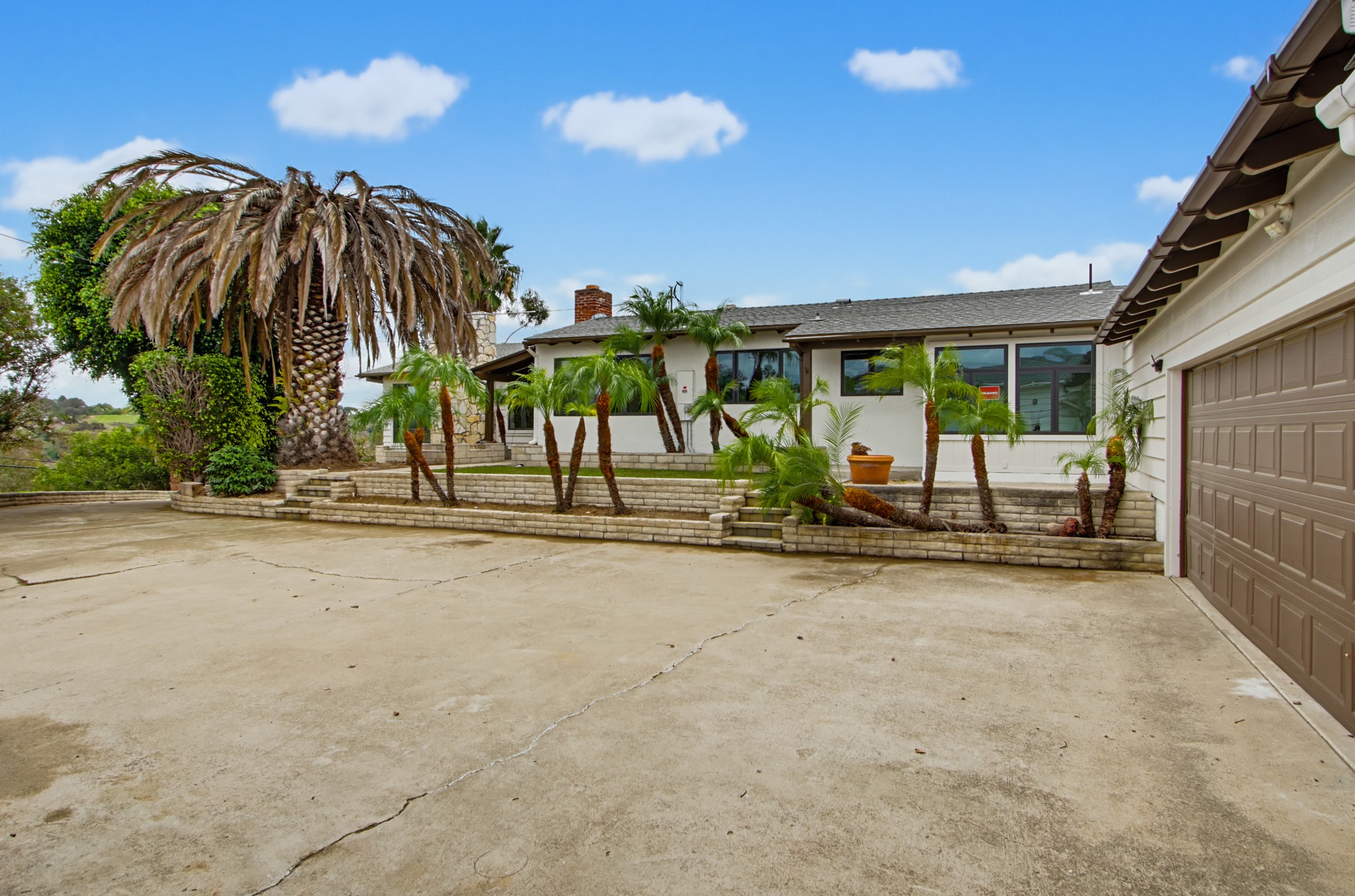 Virtual tour photo 6 of 73 for 551 Crouch St