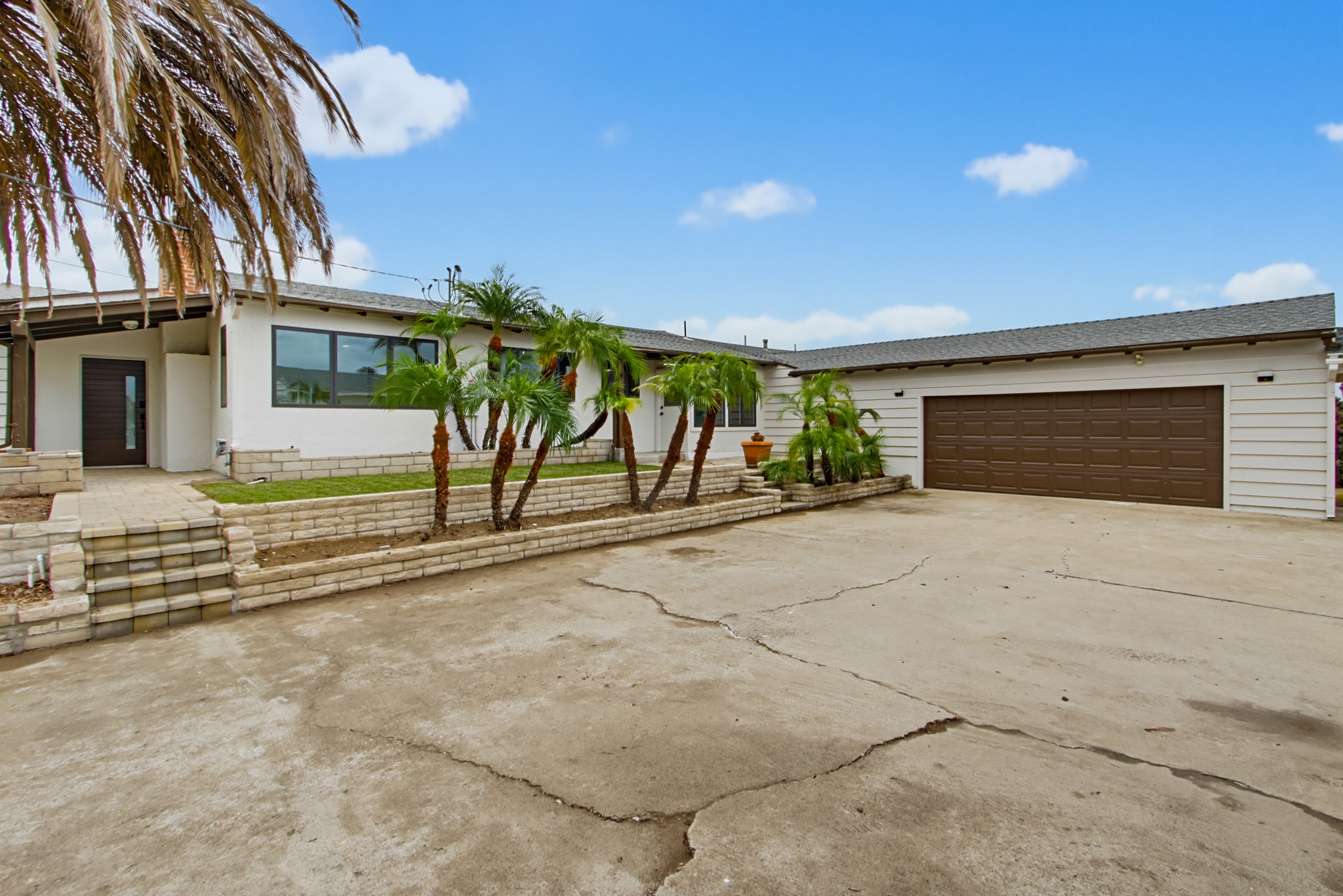 Virtual tour photo 8 of 73 for 551 Crouch St