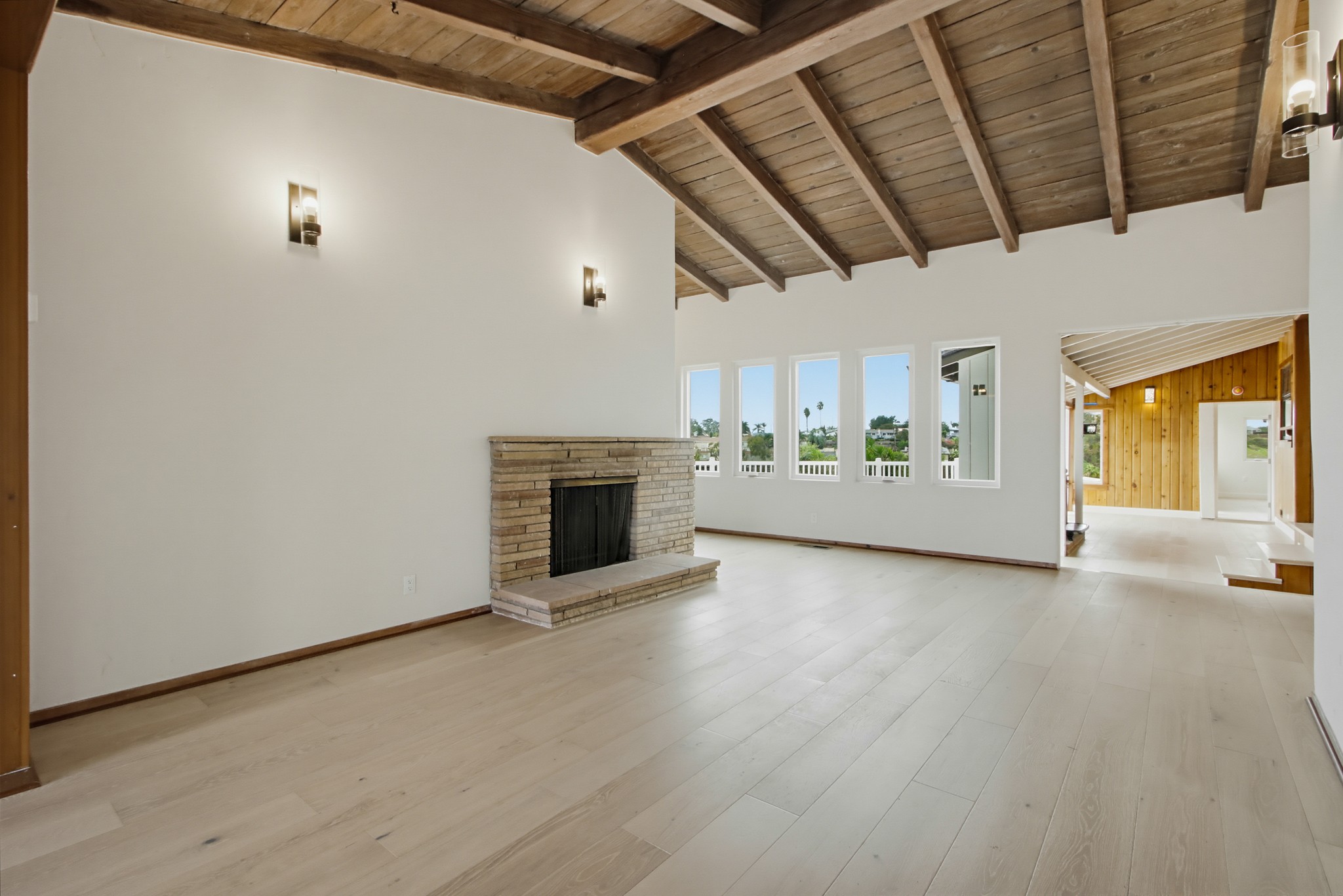 Virtual tour photo 12 of 73 for 551 Crouch St