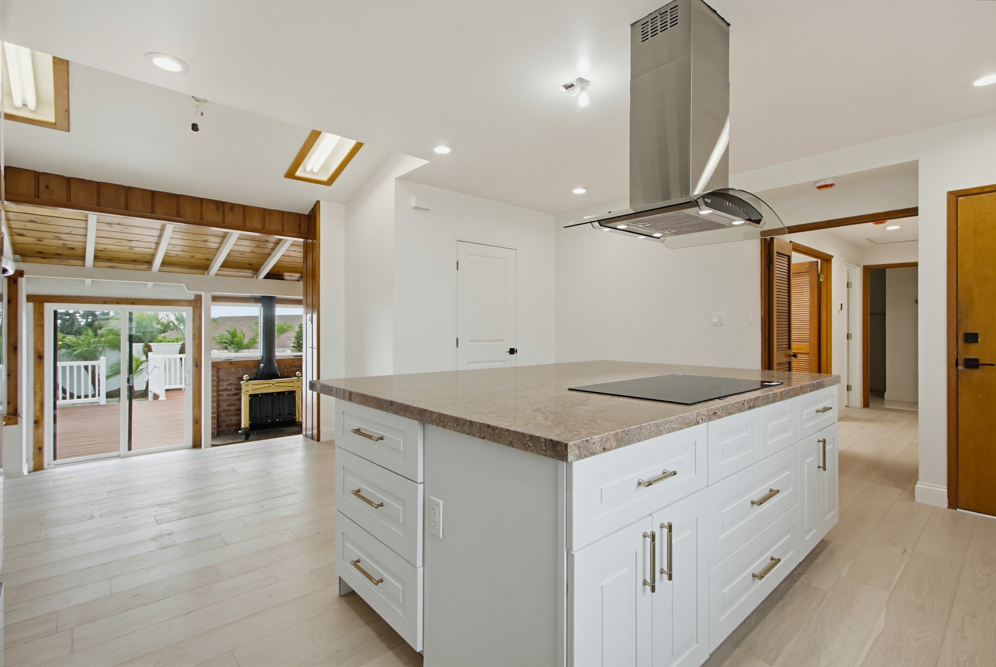 Virtual tour photo 27 of 73 for 551 Crouch St